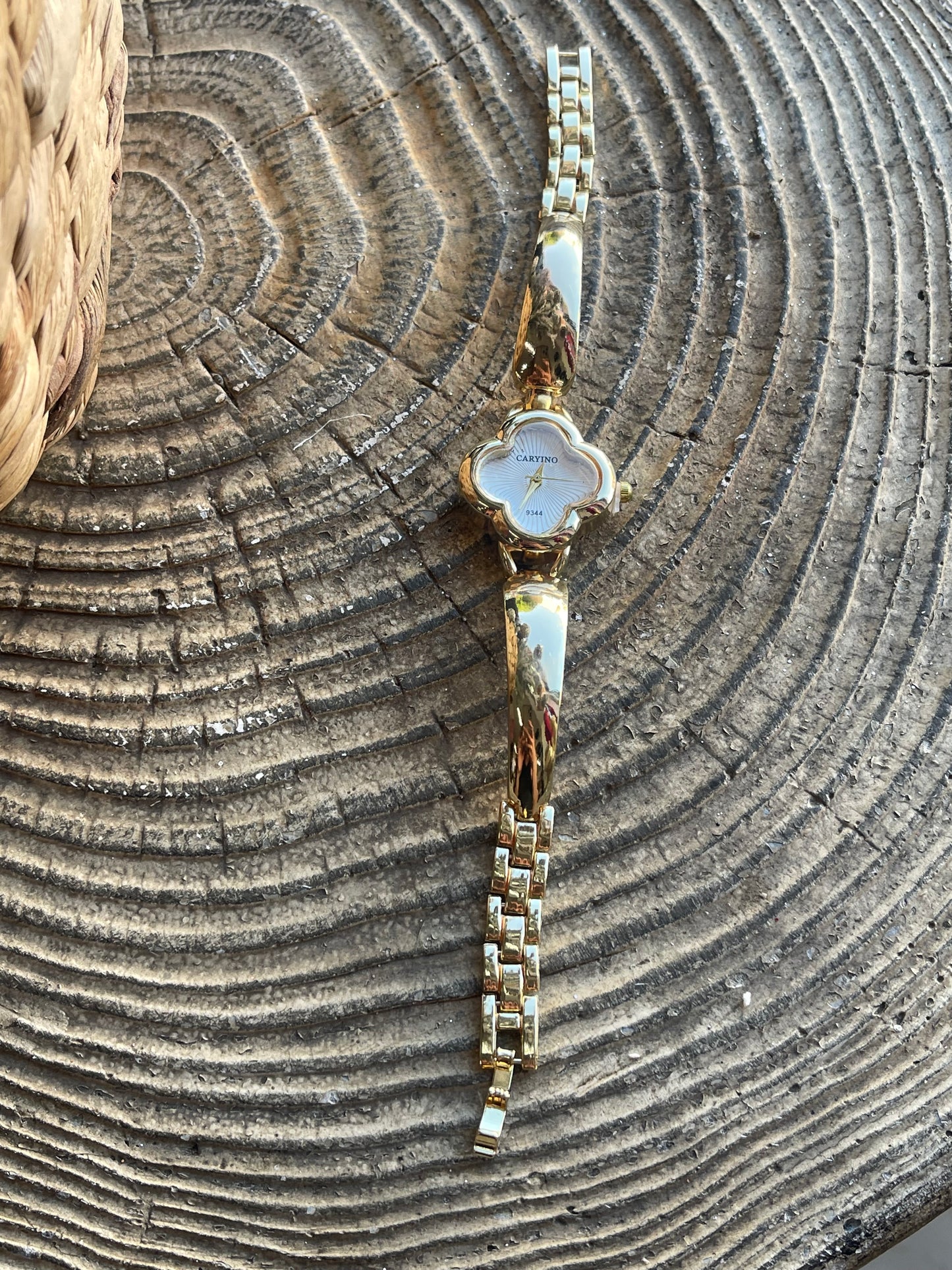 Trendy Thin Watch Style 2