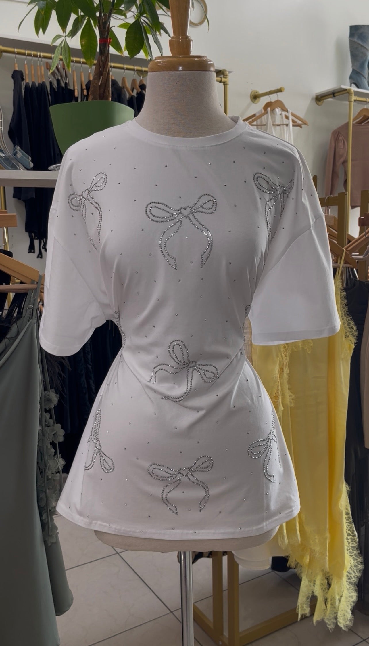 Oversized Bow Rhinestone Tee ✨🪞