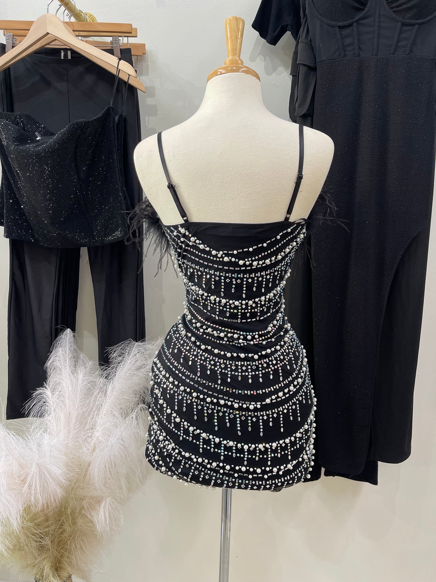 Black Feather Pearl Dress 🖤